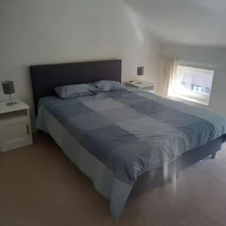 Apartment 2 A *